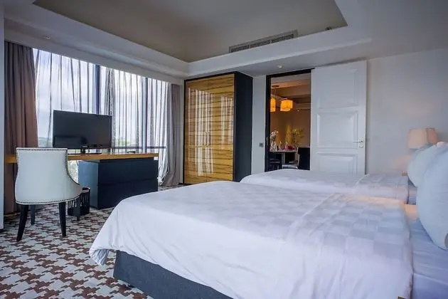 Prominent Suite