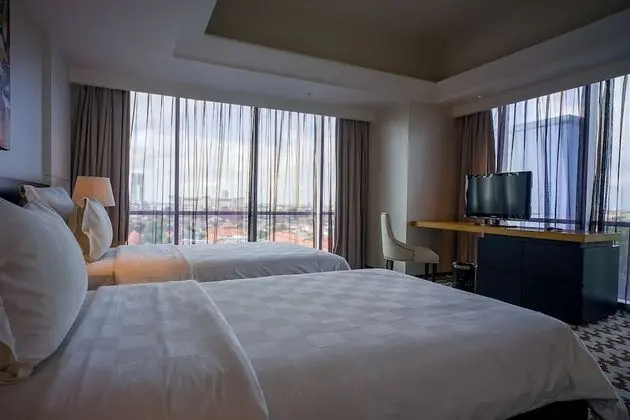 Prominent Suite