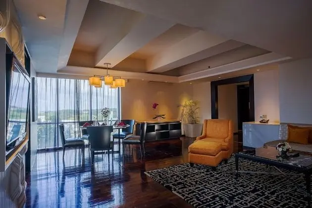 Prominent Suite