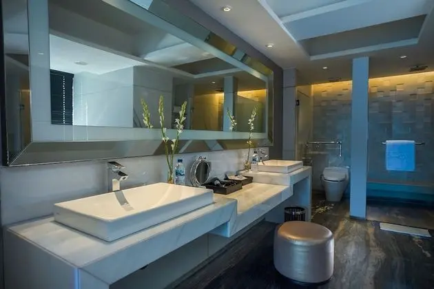 Prominent Suite