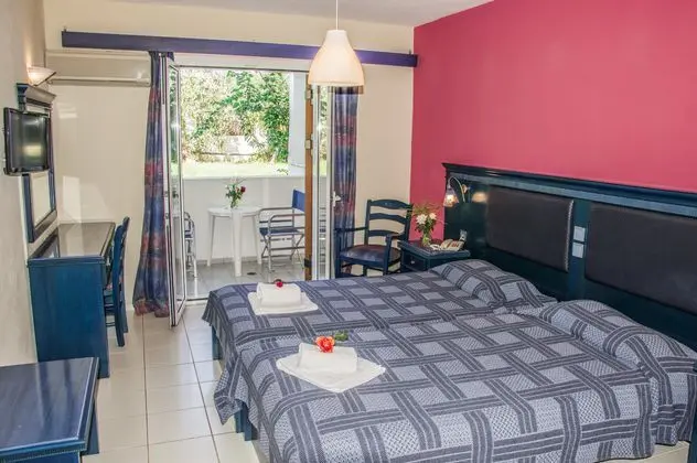 1 Çift Kişilik Veya 2 Tek Kişilik Yatak Garden View