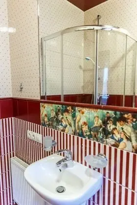 Grand Oda, Birden Çok Yatak, Sigara İçilmez