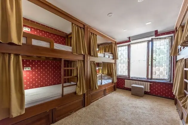 Ortak Ranzalı Oda, Sadece kadınlar için (Bed in 8-bed Room, Mishka)