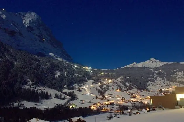 Panoramic Tek Büyük Yataklı Oda, Balkon, Dağ Manzaralı (Eiger)