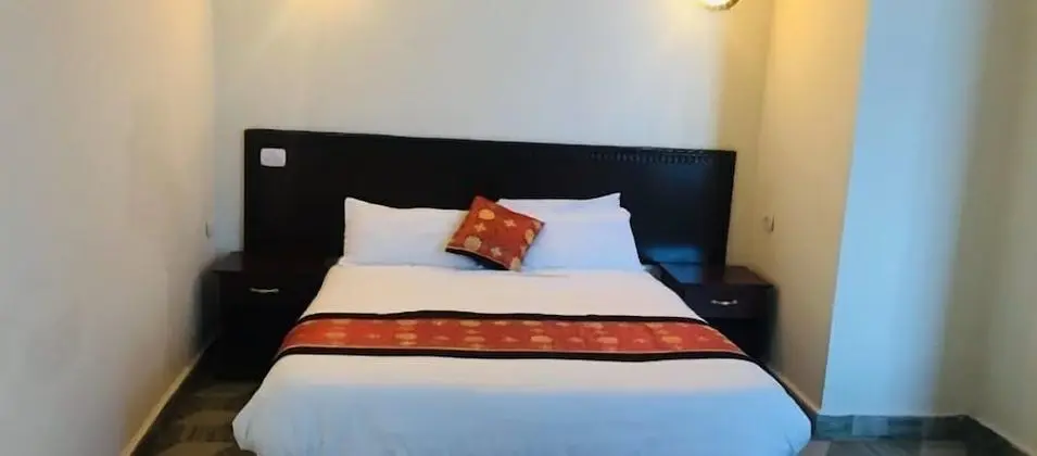 Basic Tek Büyük Yataklı Oda