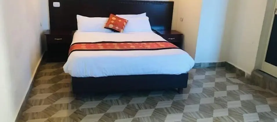 Basic Tek Büyük Yataklı Oda