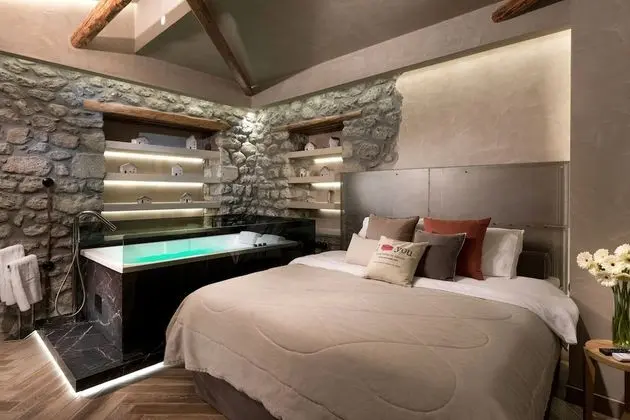 The Stone Room with Hot Tub