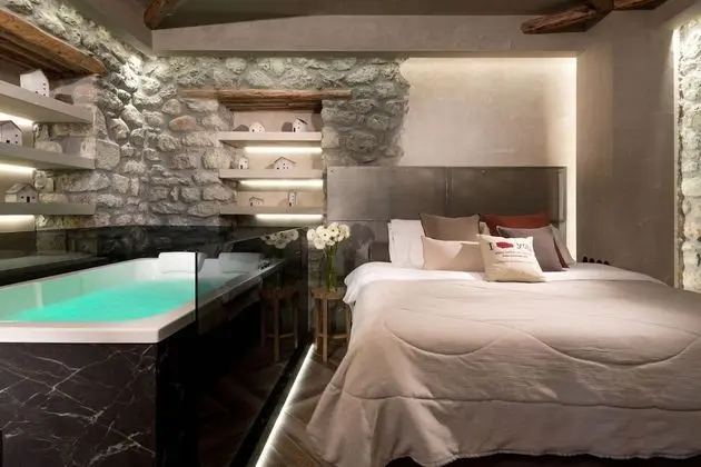 The Stone Room with Hot Tub