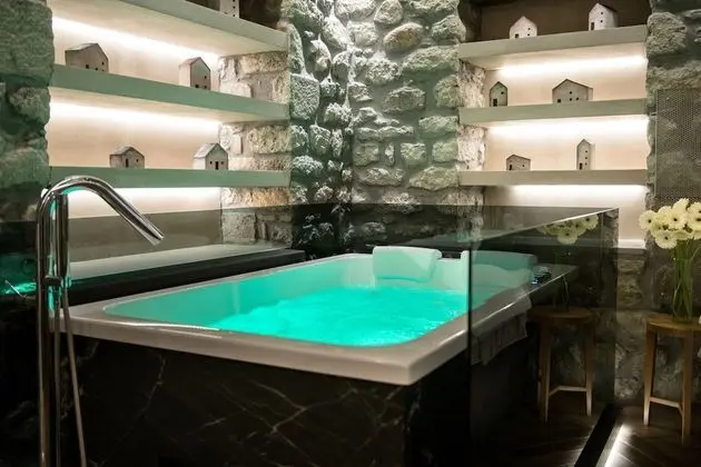 The Stone Room with Hot Tub