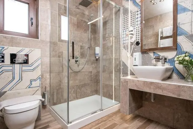 The Stone Room with Hot Tub
