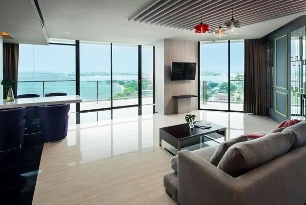 Sensation Suite Seafront