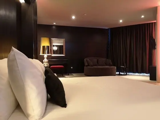 Corner Suite
