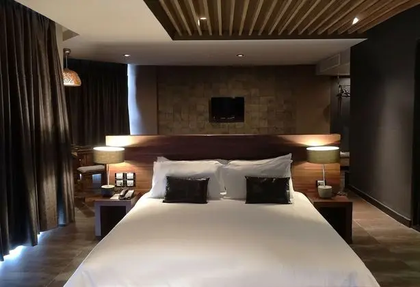 Corner Suite