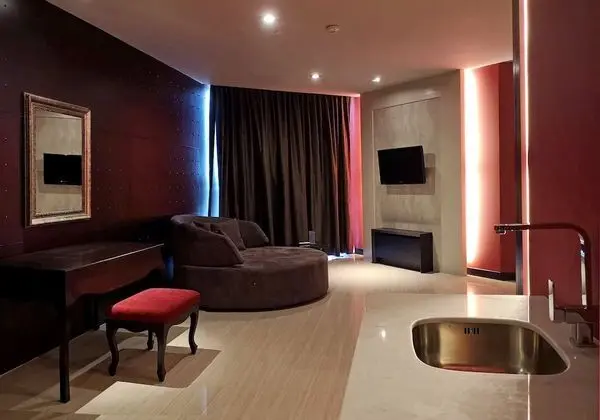 Corner Suite