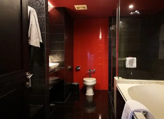 Corner Suite