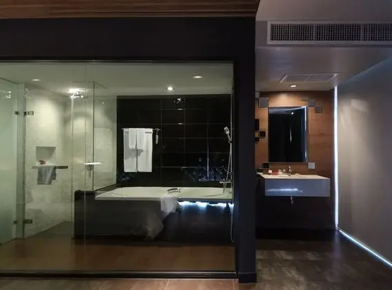 Corner Suite