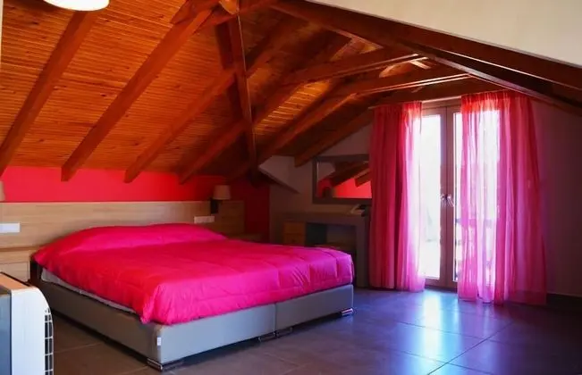Tek Büyük Yataklı Oda (Attic)