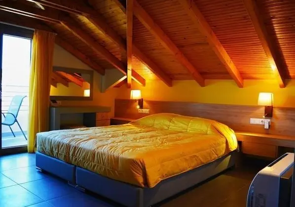 Tek Büyük Yataklı Oda (Attic)