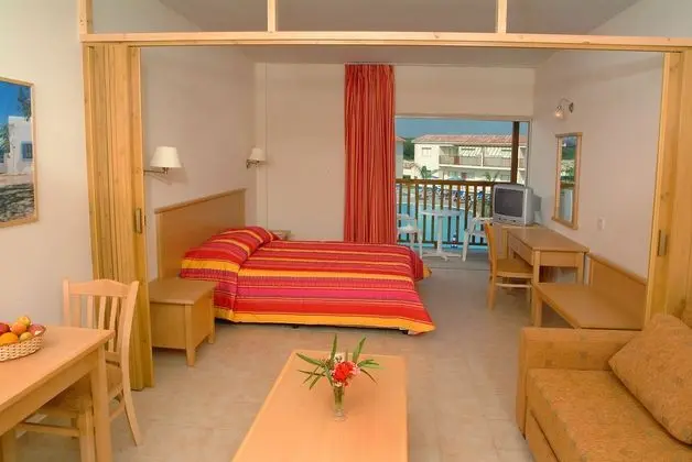 https://i.travelapi.com/lodging/2000000/1690000/1685900/1685898/e9014148.jpg