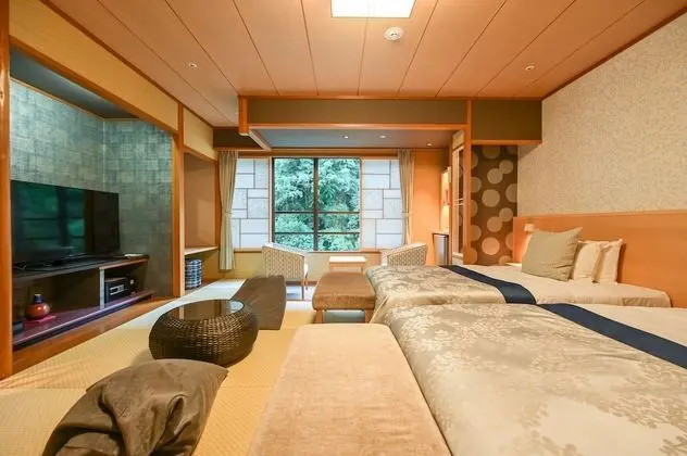 Traditional Oda (2 Single beds + 3 Japanese futons)