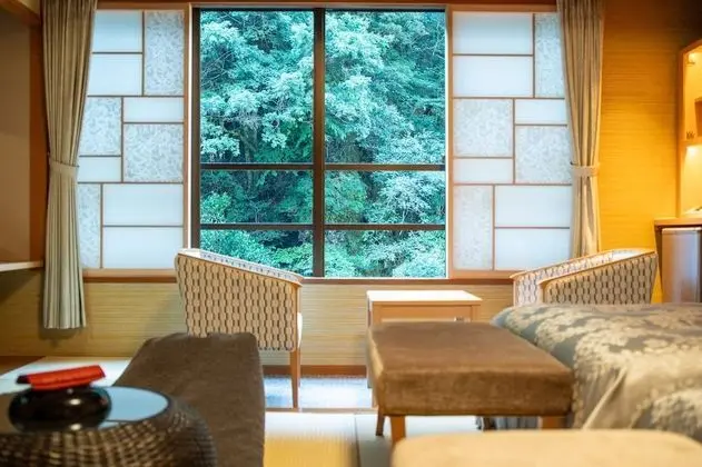 Traditional Oda (2 Single beds + 3 Japanese futons)