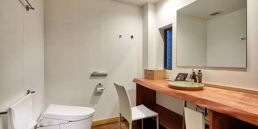 Ev, Sigara İçilmez (Private Vacation)