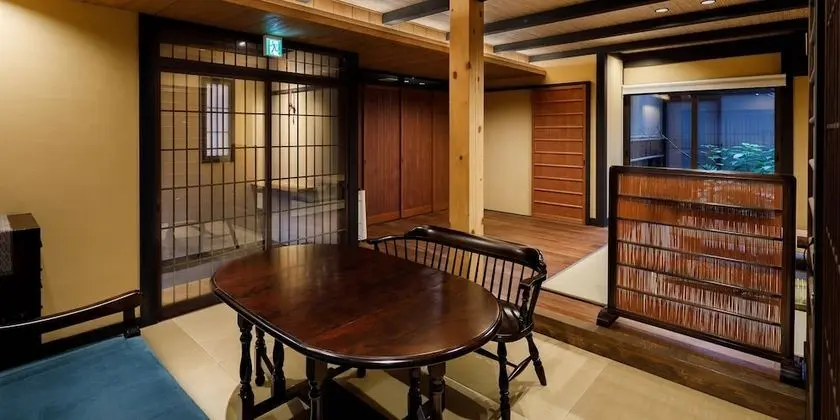 Ev, Sigara İçilmez (Private Vacation)