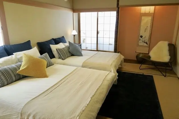 Ev (Private Vacation)