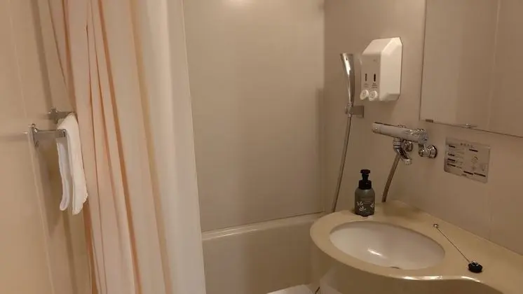 Family Oda, Sigara İçilebilir (1 Queen Size Bed + 2 Semi Double Beds)