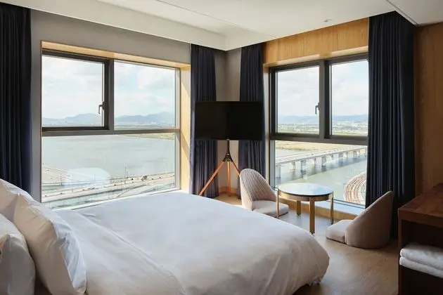 Deluxe Tek Büyük Yataklı Oda, Nehir Manzaralı