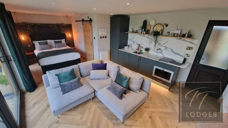 Luxury Apart Daire, Banyolu/Duşlu (Private Hot Tub)