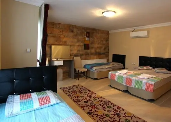 Triple, Bahçe Manzaralı