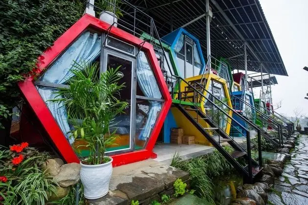 Tek Büyük veya İki Ayrı Yataklı Oda, Bahçe Manzaralı (Bee)