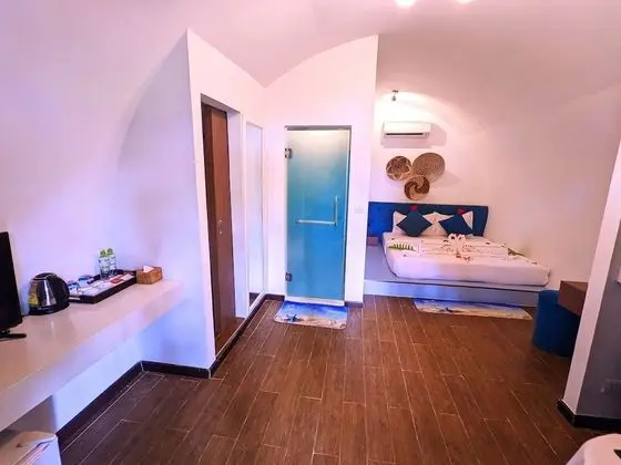 Deluxe Tek Büyük Yataklı Oda, 1 Yatak Odası, Bahçe Manzaralı, Bahçeli