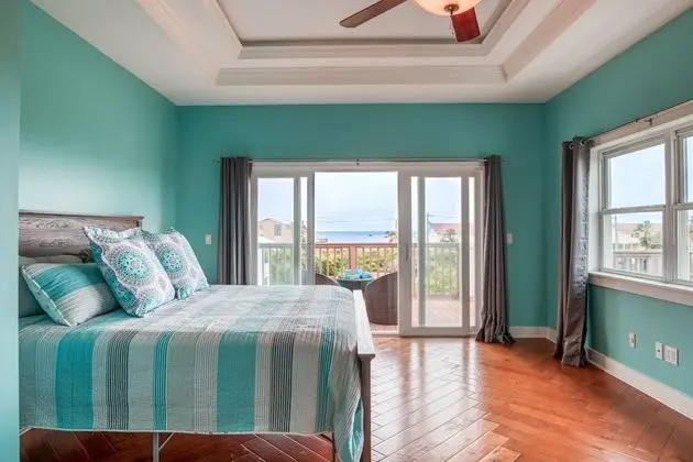 Ev (Tucker’s Hideaway at Seagate)