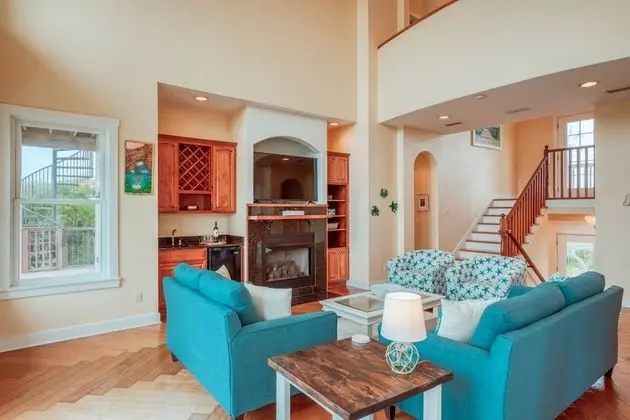 Ev (Tucker’s Hideaway at Seagate)