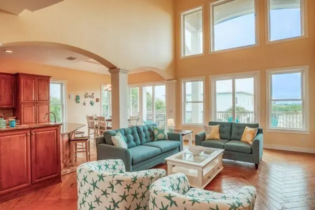 Ev (Tucker’s Hideaway at Seagate)