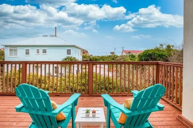 Ev (Tucker’s Hideaway at Seagate)