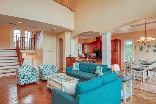 Ev (Tucker’s Hideaway at Seagate)