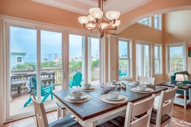 Ev (Tucker’s Hideaway at Seagate)