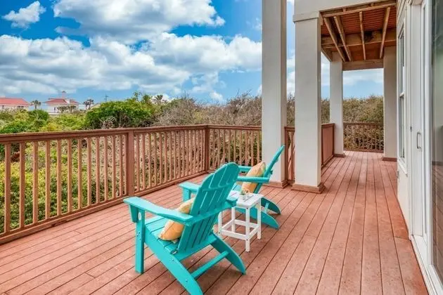 Ev (Tucker’s Hideaway at Seagate)