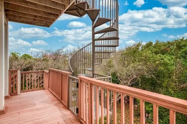 Ev (Tucker’s Hideaway at Seagate)