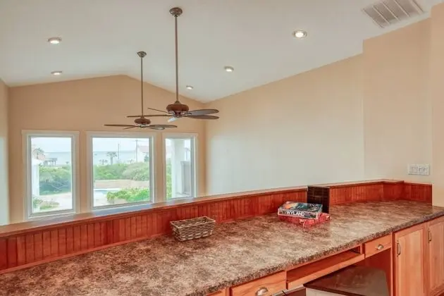 Ev (Tucker’s Hideaway at Seagate)