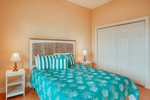 Ev (Tucker’s Hideaway at Seagate)