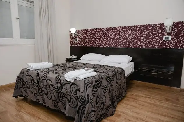 Tek Büyük Yataklı Oda, 2 Tek Kişilik Yatak