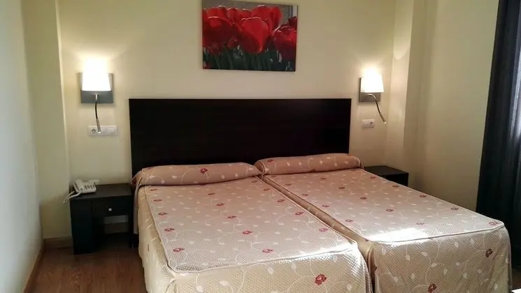 Büyük Yataklı Tek Kişilik Oda