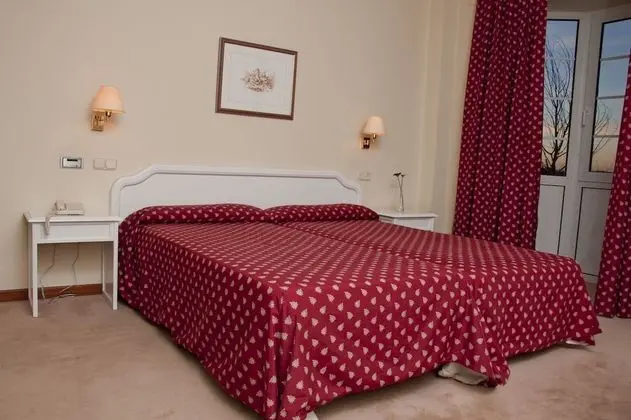 Büyük Yataklı Tek Kişilik Oda