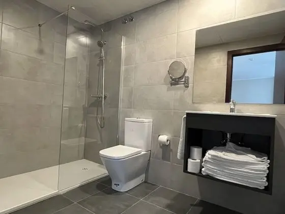 Üç Kişilik Oda