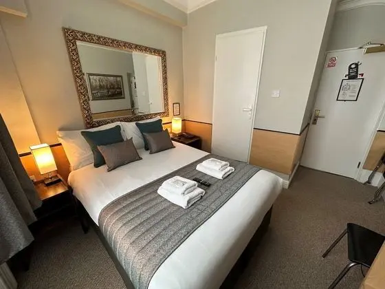 Economy Tek Büyük Yataklı Oda, Banyolu/Duşlu