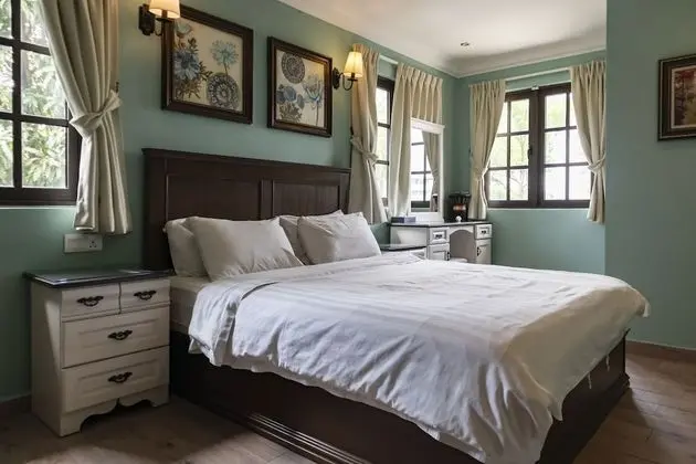 Deluxe Tek Büyük Yataklı Oda, Balkon, Bahçe Manzaralı
